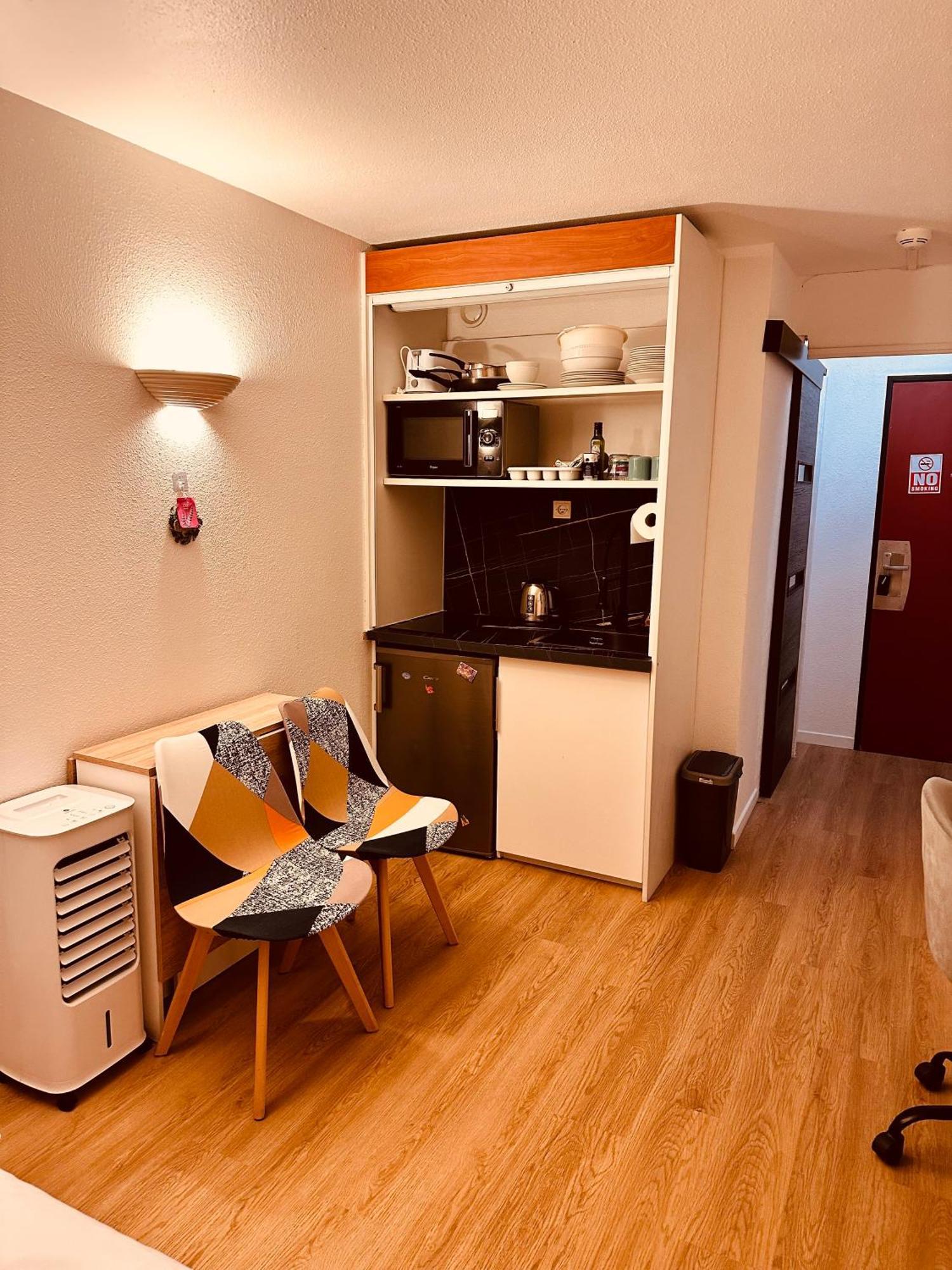 Ryan Homes - In Aparthotel, La Defense Apartment